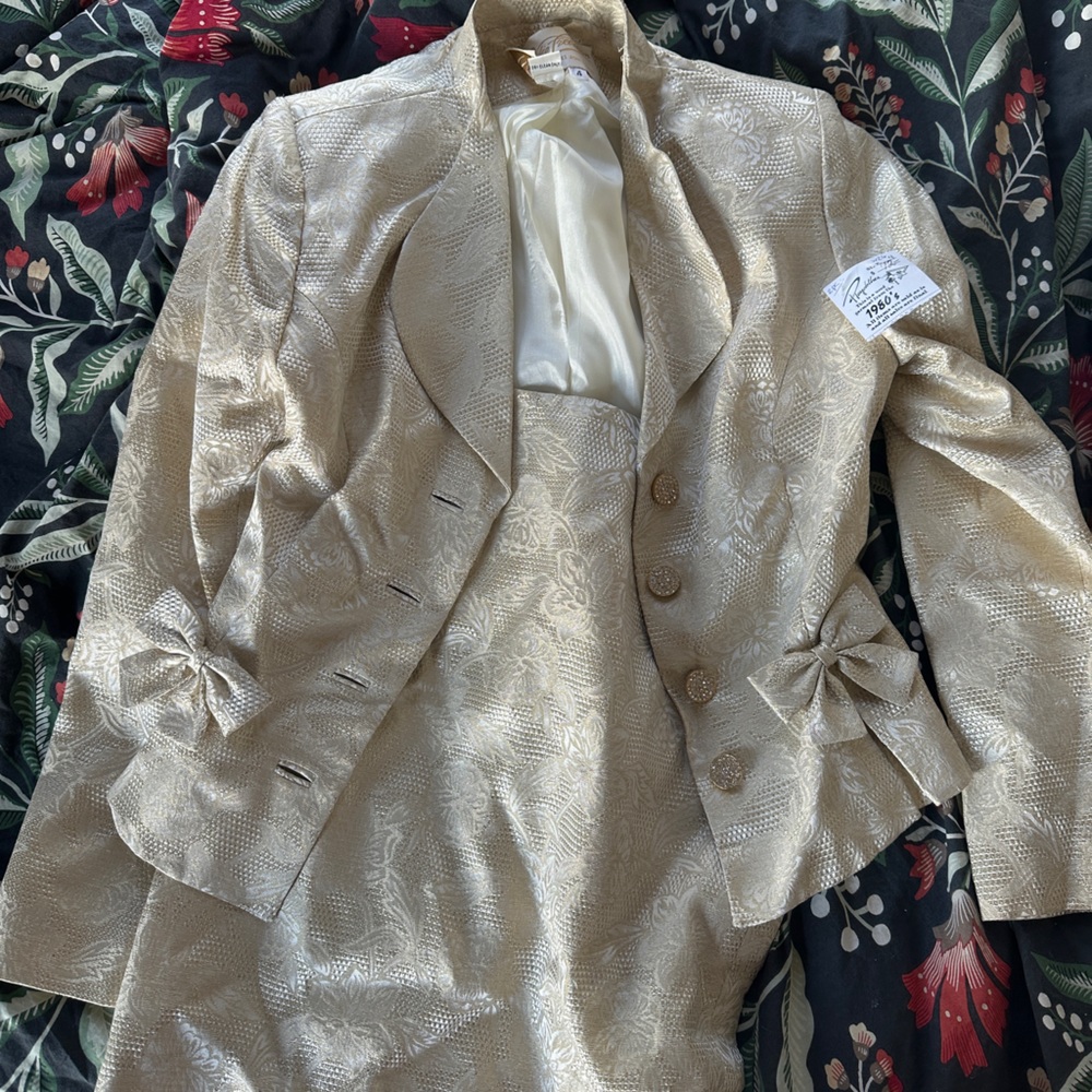 Elegant Cream Women's Jacket with Bow Details